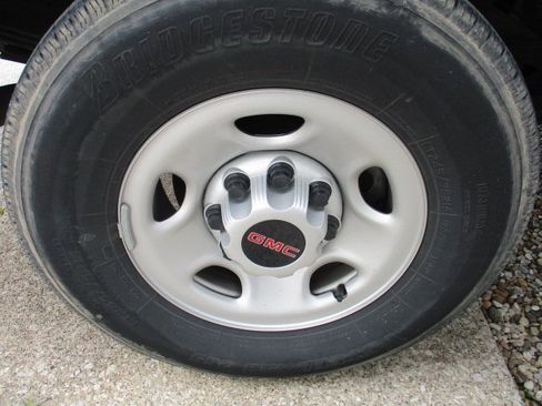 Used 2023 GMC Savana 2500 w/ Driver Convenience Package image 23