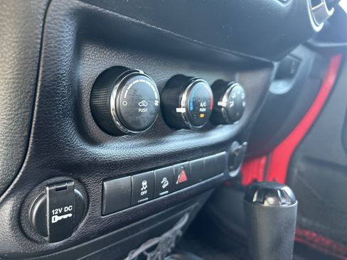 Used 2015 Jeep Wrangler Unlimited Sport AWD/4WD image 25