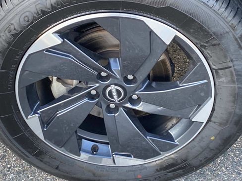 Used 2024 Nissan Rogue SV image 28