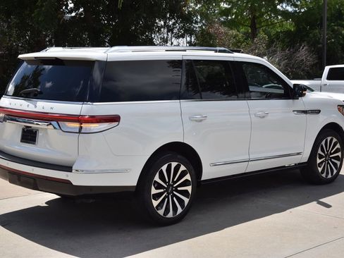 Used 2022 Lincoln Navigator Reserve AWD/4WD image 7