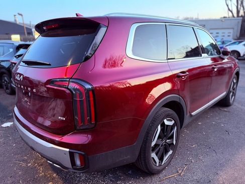 Used 2024 Kia Telluride EX w/ EX Captain's Chair Package image 2