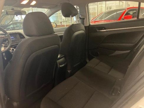 Used 2019 Hyundai Elantra SE w/ Cargo Package FWD image 13