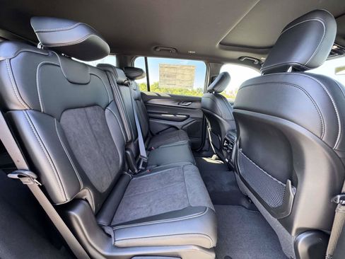 New 2025 Jeep Grand Cherokee L Altitude AWD/4WD image 16
