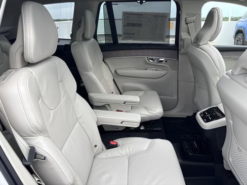 New 2026 Volvo XC90 B5 Ultra image 18