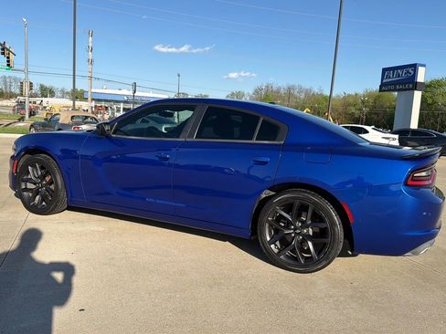 Used 2019 Dodge Charger SXT w/ Blacktop Package image 11