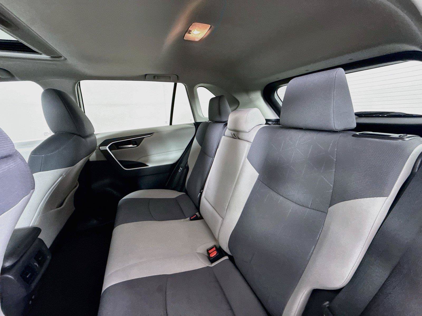 Used 2019 Toyota RAV4 XLE w/ Convenience Package FWD image 30