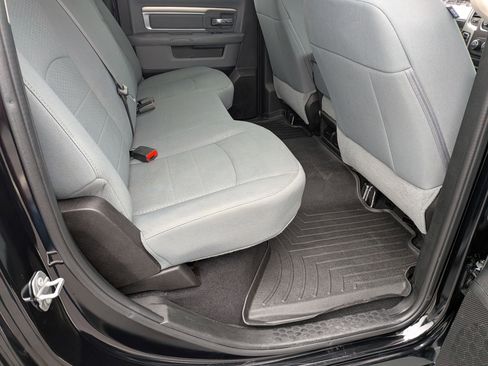 Used 2020 RAM 1500 Classic SLT image 30