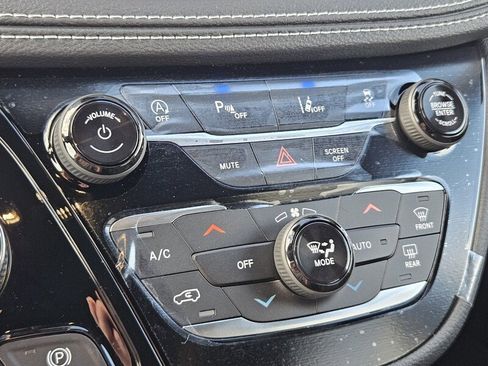 New 2026 Chrysler Pacifica Select image 20