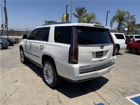 Used 2017 Cadillac Escalade Platinum RWD image 4