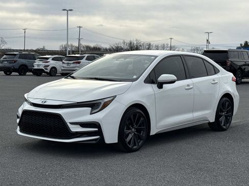 Used 2025 Toyota Corolla SE image 27