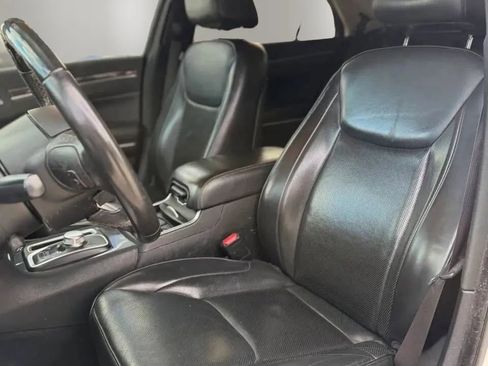 Used 2019 Chrysler 300 Limited RWD image 11