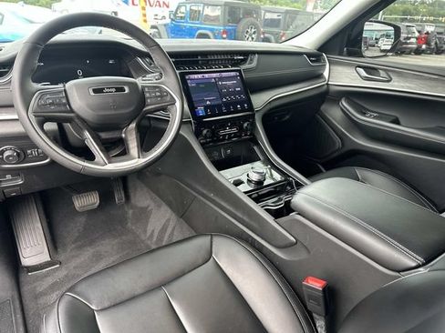 Used 2023 Jeep Grand Cherokee Limited AWD/4WD image 20