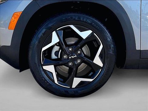 Used 2024 Kia Seltos EX FWD image 10