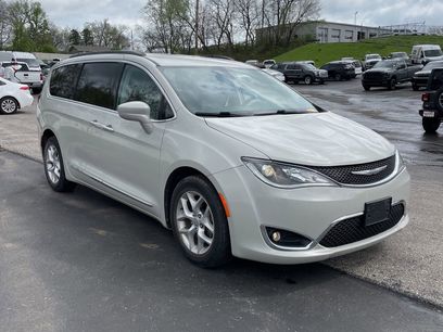Used 2017 Chrysler Pacifica Touring-L w/ Tire & Wheel Group