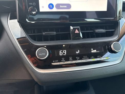 Used 2025 Toyota Corolla LE FWD image 17