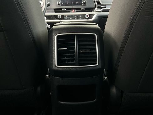 Used 2025 Kia Sportage LX image 12
