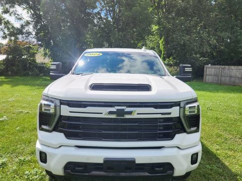 Used 2024 Chevrolet Silverado 2500 LTZ w/ LTZ Plus Package AWD/4WD image 3