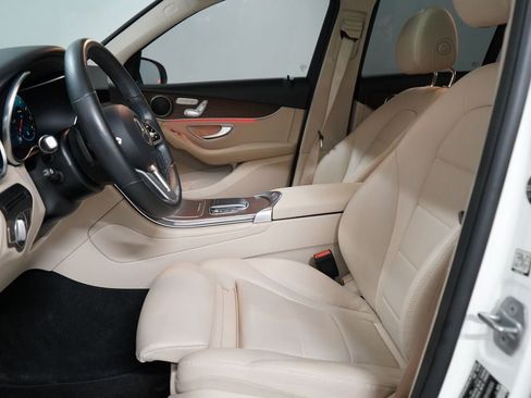 Used 2021 Mercedes-Benz GLC 300 4MATIC image 13