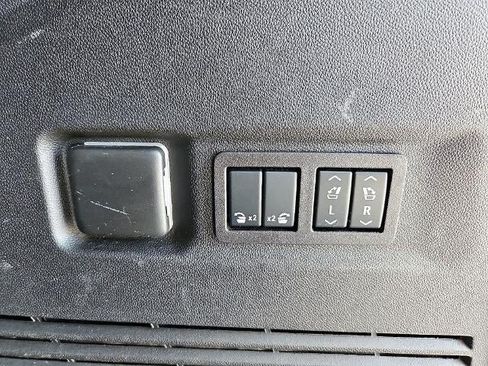 Used 2024 GMC Yukon XL Denali Ultimate AWD/4WD image 17