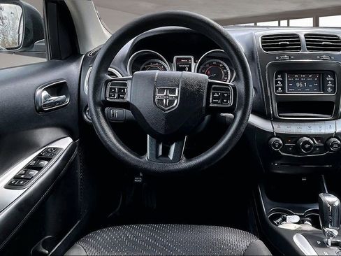 Used 2019 Dodge Journey SE image 6