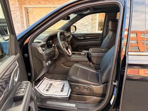 Used 2023 GMC Yukon Denali w/ LPO, Floor Liner Package AWD/4WD image 24