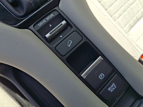 Used 2023 Honda HR-V LX image 24