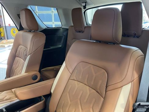 New 2026 Nissan Pathfinder Platinum image 18