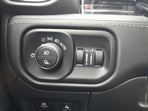 Used 2025 RAM 1500 Limited AWD/4WD image 12