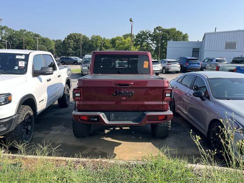 Used 2021 Jeep Gladiator Overland AWD/4WD image 3