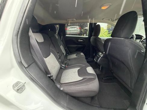 Used 2014 Jeep Cherokee Latitude w/ Comfort/Convenience Group FWD image 28
