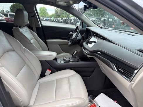 Used 2023 Cadillac XT4 Premium Luxury FWD image 11