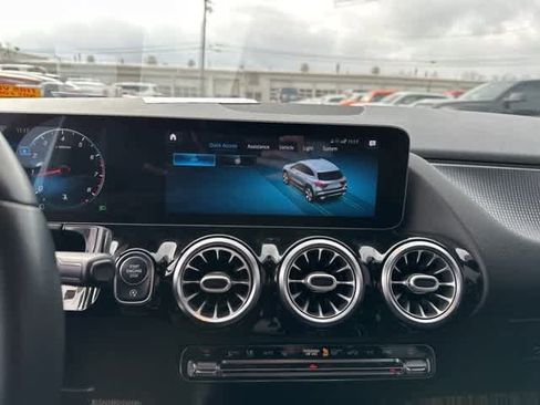 Used 2021 Mercedes-Benz GLA 250 4MATIC w/ Premium Package image 7