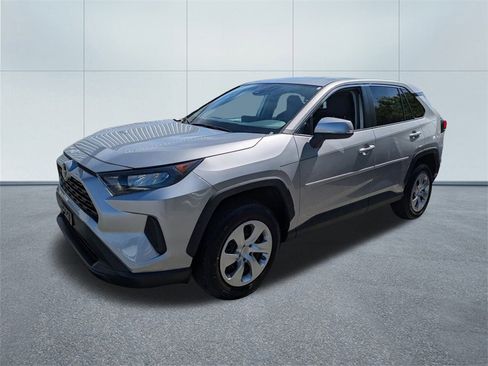 Used 2022 Toyota RAV4 LE image 7