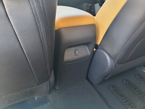 Used 2025 Nissan Sentra SV w/ SV Premium Package FWD image 16