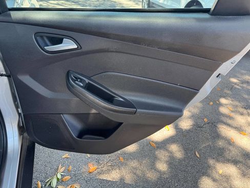 Used 2014 Ford Focus SE w/ Equipment Group 201A FWD image 41