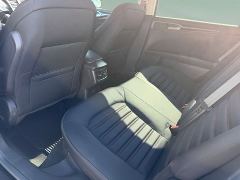 Used 2016 Ford Fusion SE FWD image 25