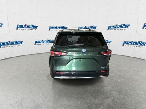Used 2022 Toyota Sienna Platinum FWD image 9