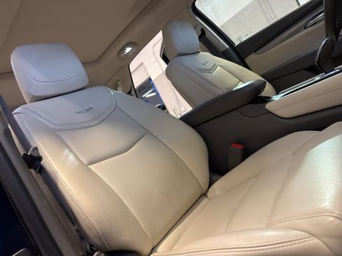 Used 2017 Cadillac XT5 Luxury image 22