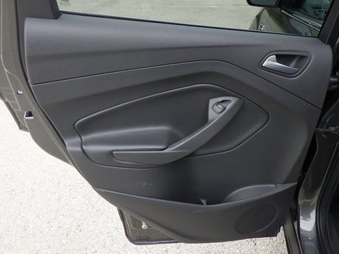 Used 2016 Ford Escape SE FWD image 10