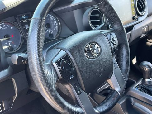 Used 2023 Toyota Tacoma TRD Sport AWD/4WD image 9