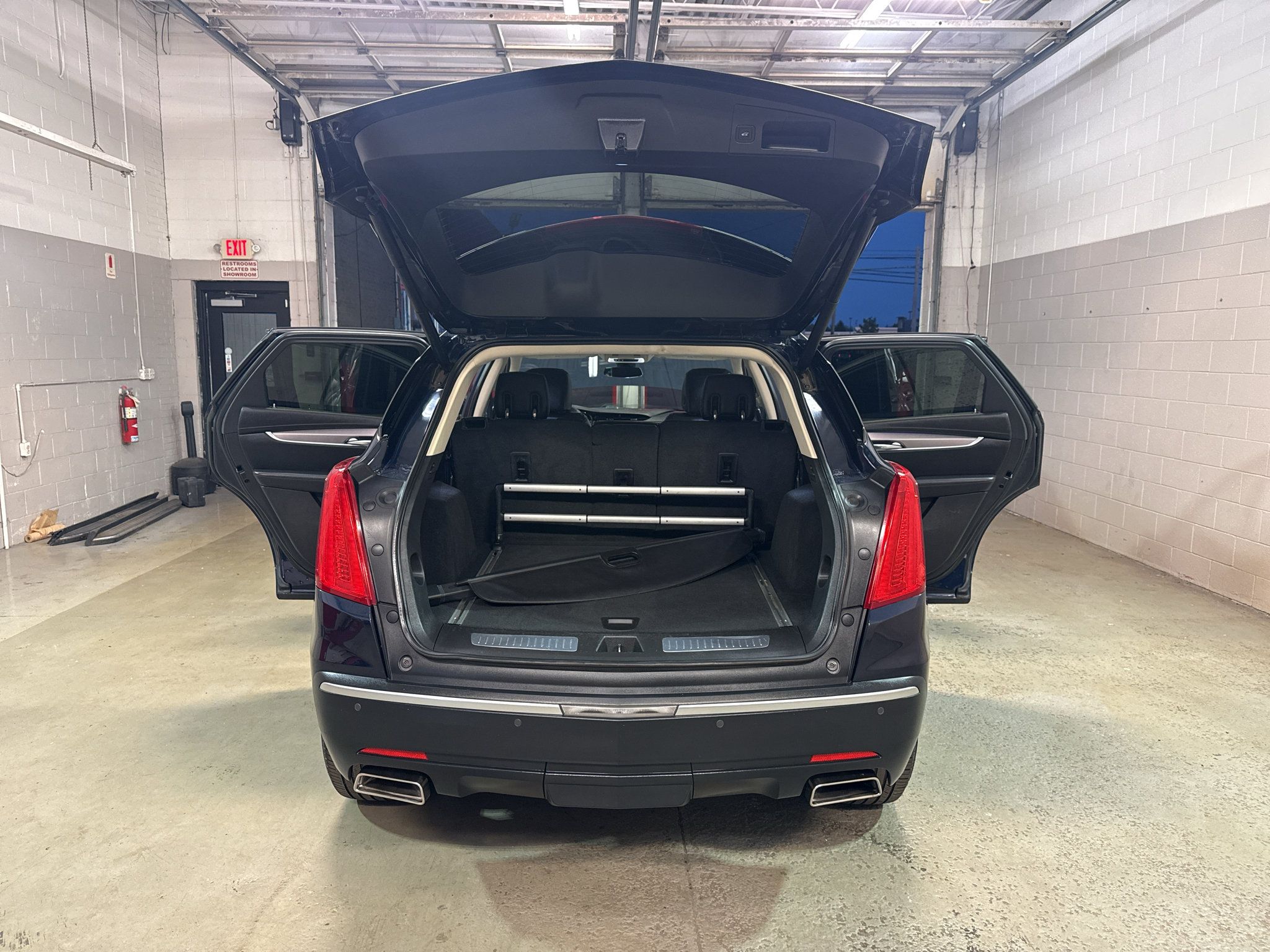 Used 2017 Cadillac XT5 Premium Luxury w/ Driver Assist Package AWD/4WD image 13