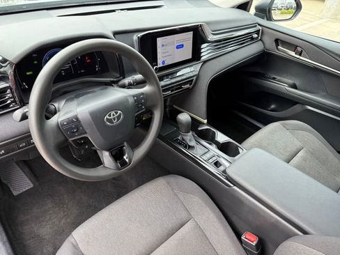 Used 2025 Toyota Camry LE image 8