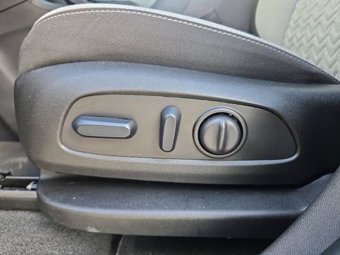 Used 2024 Chevrolet Equinox LT image 16