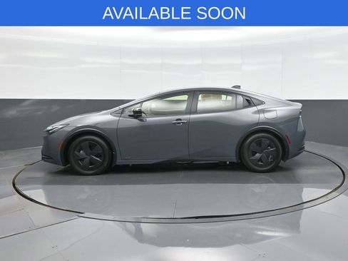 Used 2024 Toyota Prius LE AWD/4WD image 4
