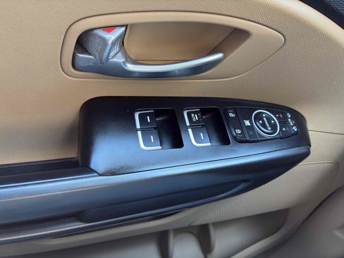 Used 2015 Kia Sedona LX w/ LX Convenience Package FWD image 32