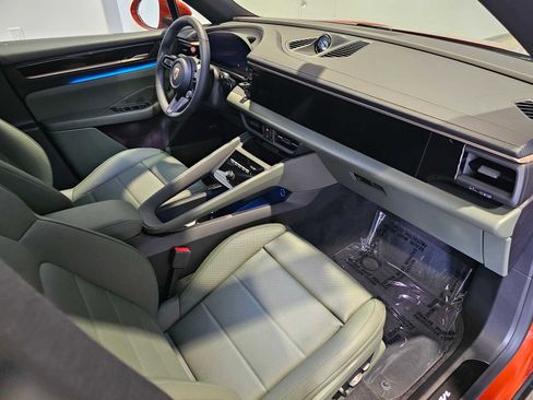 New 2025 Porsche Macan Electric image 13