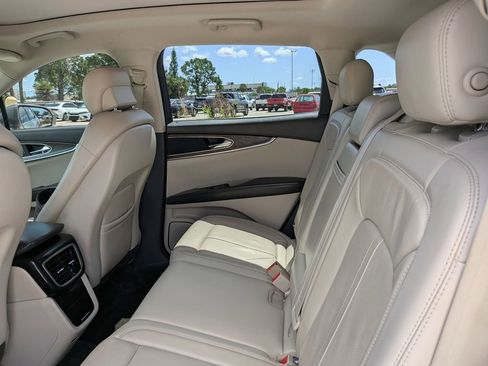 Used 2018 Lincoln MKX Reserve w/ Cargo Utility Package FWD image 18