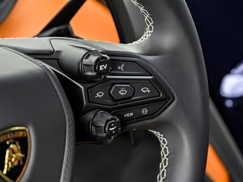 Used 2025 Lamborghini Revuelto AWD/4WD image 28