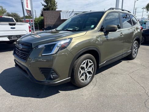 Used 2024 Subaru Forester Premium AWD/4WD image 2