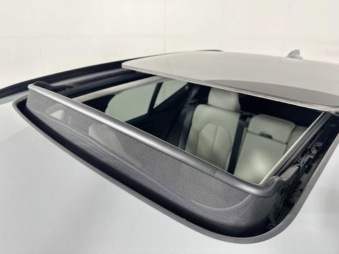 Used 2025 Volvo XC40 B5 Ultra w/ Protection Package image 19